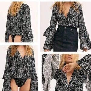 Free People ditsy floral ruffled sleeve bodysuit XS